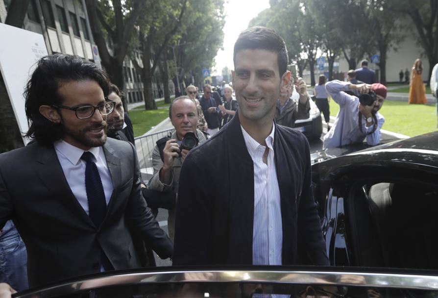 Novak Djokovic dopo a sfilata di Giorgio Armani a Milano AP